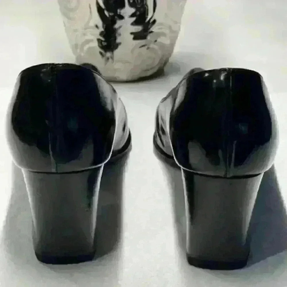 PRADA Black Leather Shoes with Point Toes and Chunky Heel - Picture 11 of 14